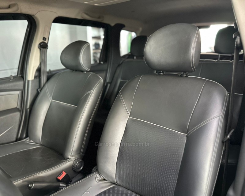 DUSTER 1.6 DYNAMIQUE 4X2 16V FLEX 4P MANUAL - 2013 - VACARIA