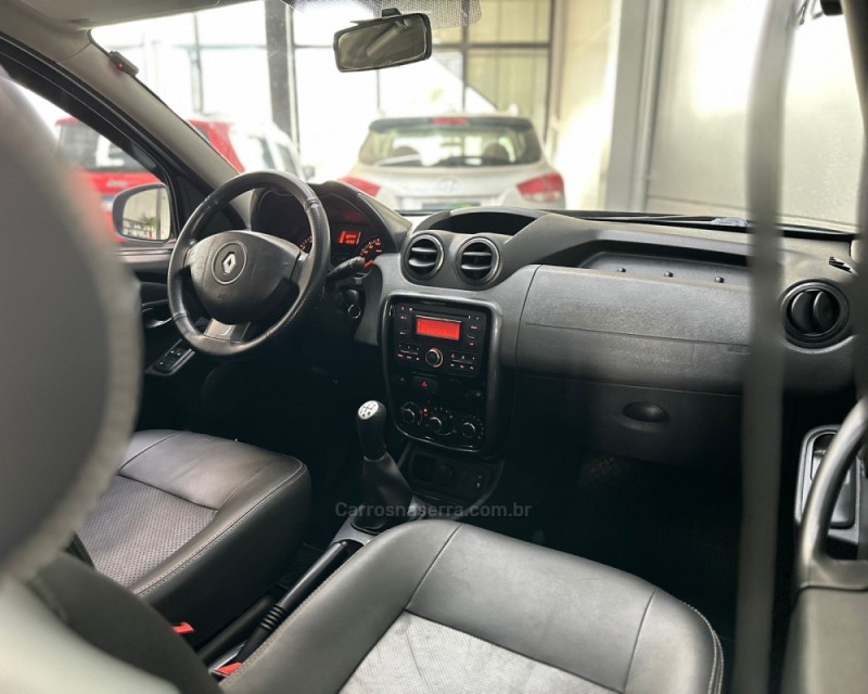 DUSTER 1.6 DYNAMIQUE 4X2 16V FLEX 4P MANUAL - 2013 - VACARIA