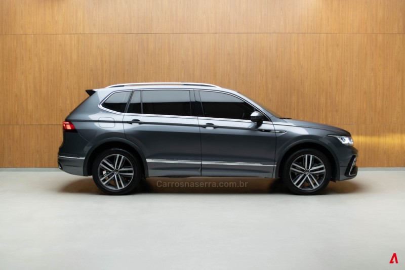 TIGUAN 2.0 ALLSPACE R-LINE 300 TSI GASOLINA 4P AUTOMÁTICO - 2024 - GARIBALDI