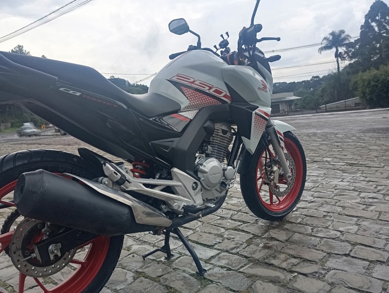 CB 250F TWISTER CBS - 2022 - CAXIAS DO SUL