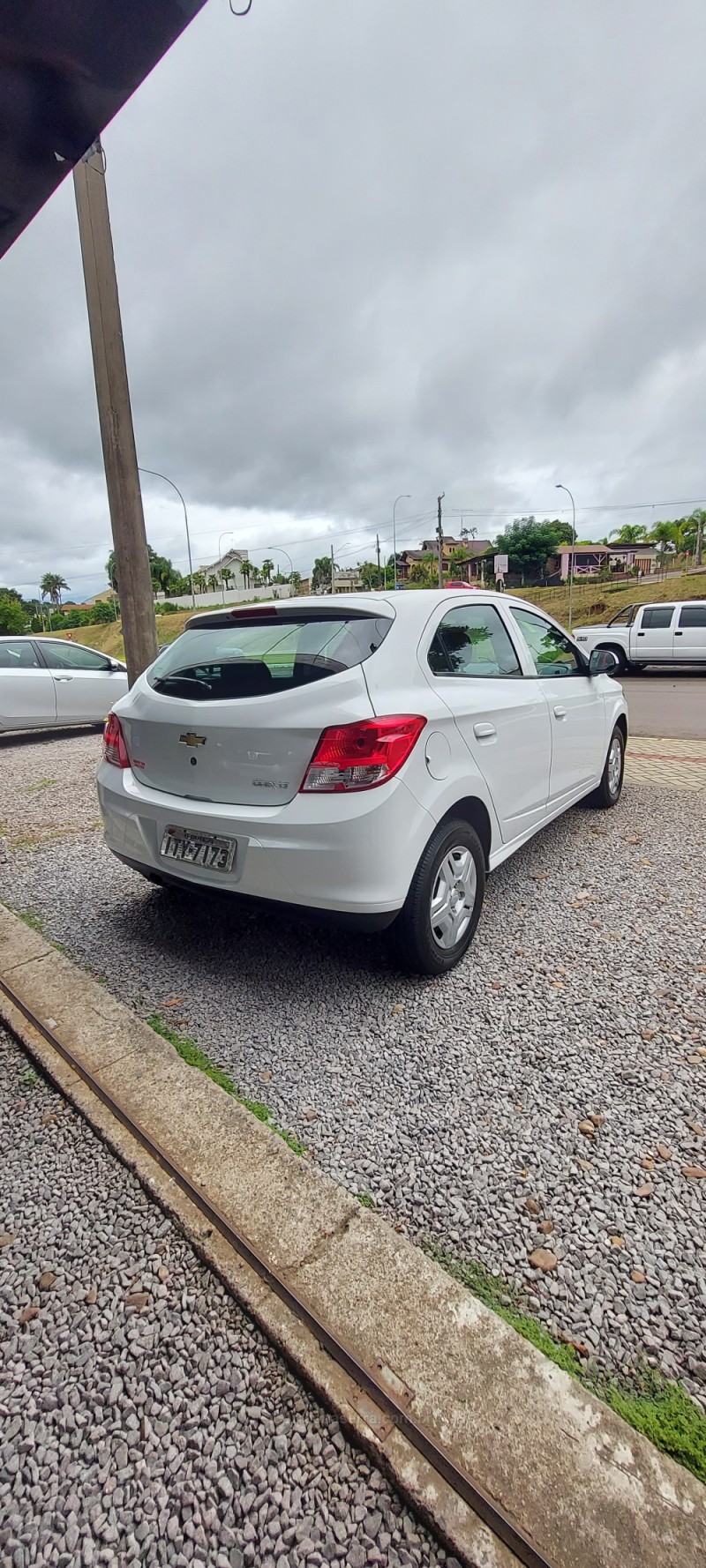 ONIX 1.0 MPFI LT 8V FLEX 4P MANUAL - 2013 - BOM PRINCíPIO