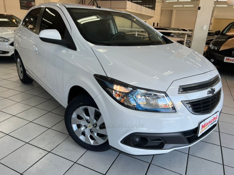 ONIX 1.4 MPFI LT 8V FLEX 4P MANUAL - 2015 - CAXIAS DO SUL