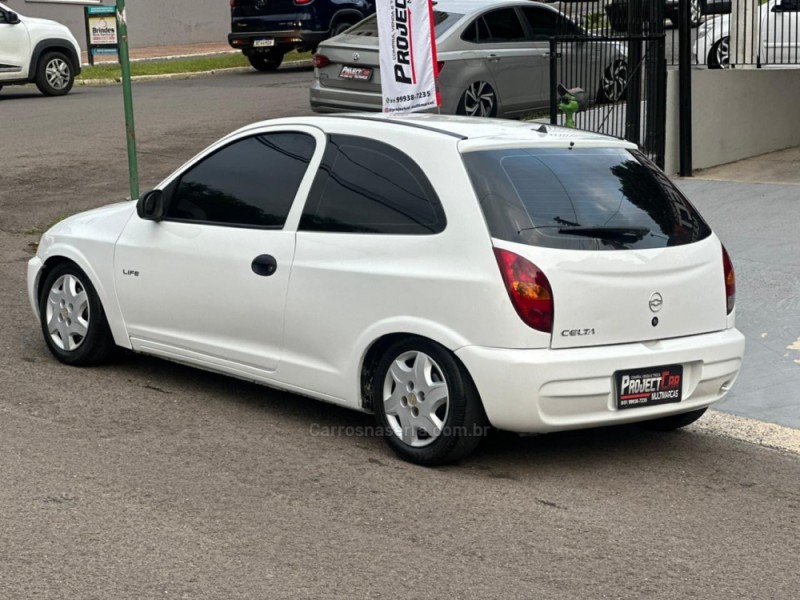 CELTA 1.0 MPFI 8V GASOLINA 2P MANUAL - 2001 - NOVO HAMBURGO