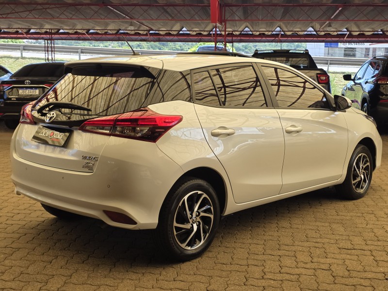 YARIS 1.5 XLS FLEX 4P AUTOMÁTICO - 2023 - SAPIRANGA