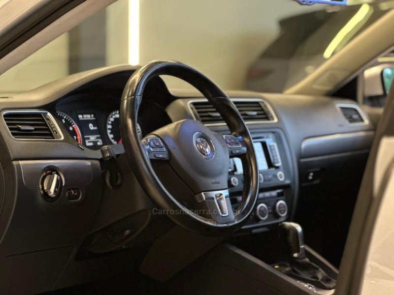 JETTA 2.0 TSI HIGHLINE 211CV GASOLINA 4P TIPTRONIC - 2013 - CAXIAS DO SUL