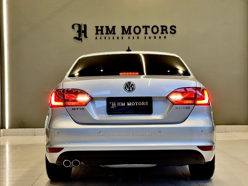 JETTA 2.0 TSI HIGHLINE 211CV GASOLINA 4P TIPTRONIC - 2013 - CAXIAS DO SUL