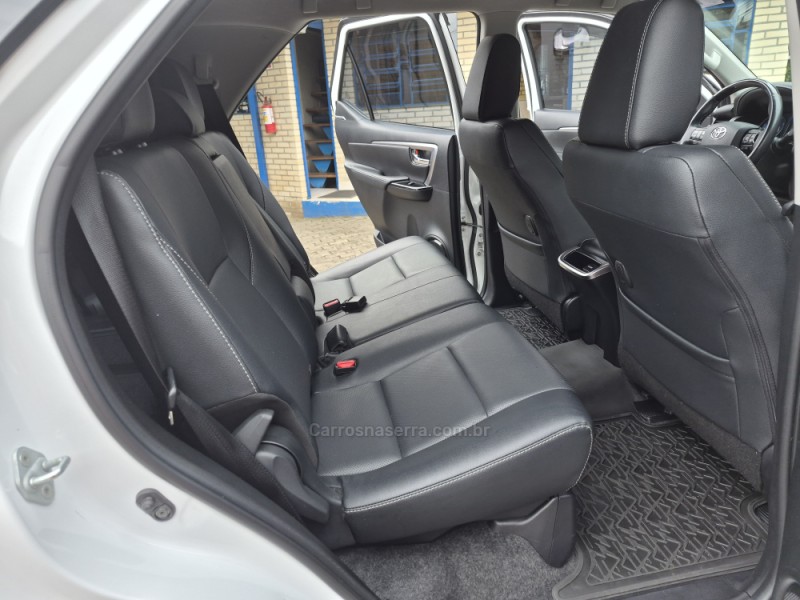 HILUX SW4 2.8 SRX 4X4 7 LUGARES 16V TURBO INTERCOOLER DIESEL 4P AUTOMÁTICO - 2023 - CAXIAS DO SUL
