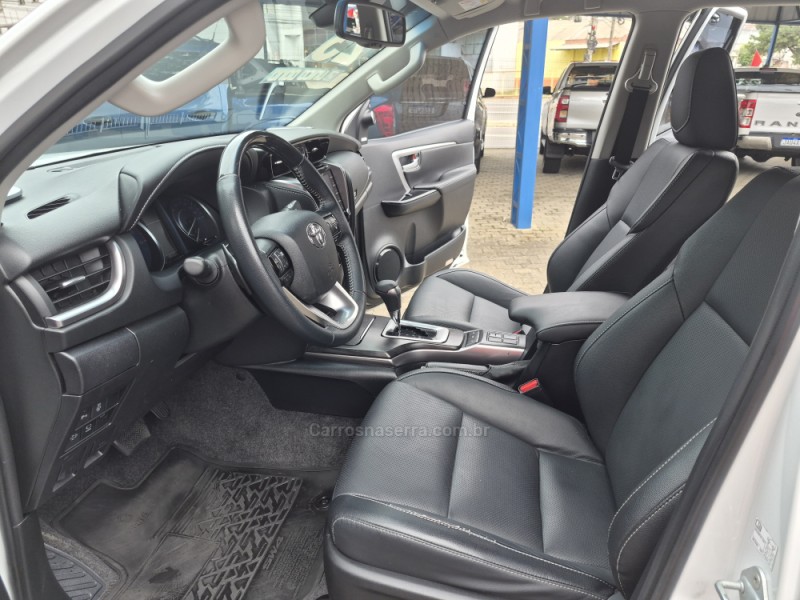 HILUX SW4 2.8 SRX 4X4 7 LUGARES 16V TURBO INTERCOOLER DIESEL 4P AUTOMÁTICO - 2023 - CAXIAS DO SUL