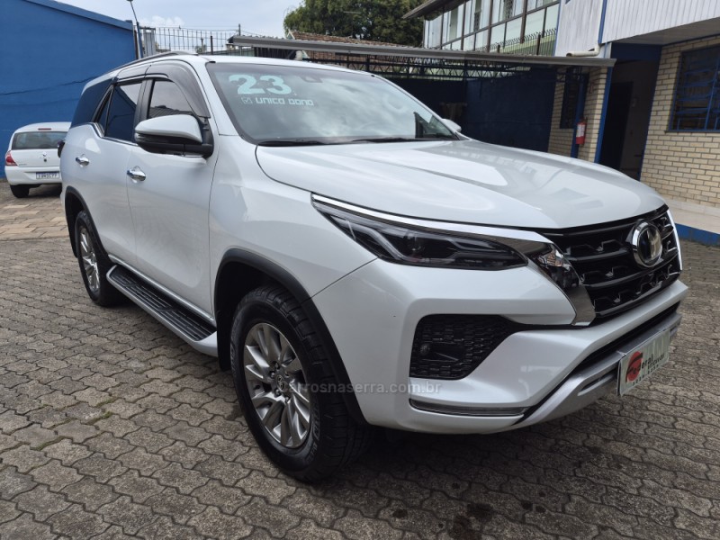 HILUX SW4 2.8 SRX 4X4 7 LUGARES 16V TURBO INTERCOOLER DIESEL 4P AUTOMÁTICO - 2023 - CAXIAS DO SUL