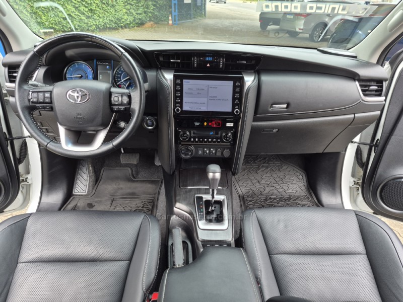 HILUX SW4 2.8 SRX 4X4 7 LUGARES 16V TURBO INTERCOOLER DIESEL 4P AUTOMÁTICO - 2023 - CAXIAS DO SUL
