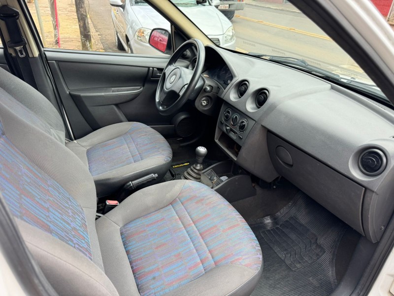 CELTA 1.0 MPFI LIFE 8V FLEX 4P MANUAL - 2009 - VACARIA