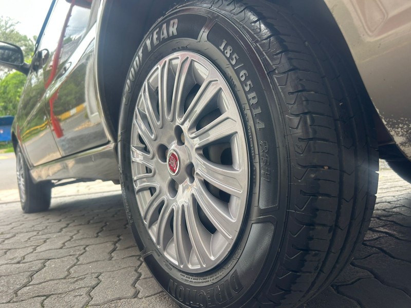 SIENA 1.0 MPI EL 8V FLEX 4P MANUAL - 2014 - TRêS COROAS