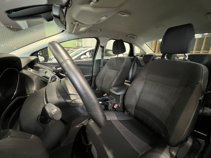 FOCUS 2.0 SE FASTBACK 16V FLEX 4P AUTOMÁTICO - 2016 - CAXIAS DO SUL