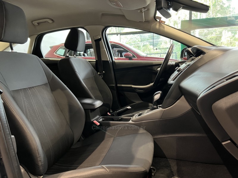 FOCUS 2.0 SE FASTBACK 16V FLEX 4P AUTOMÁTICO - 2016 - CAXIAS DO SUL