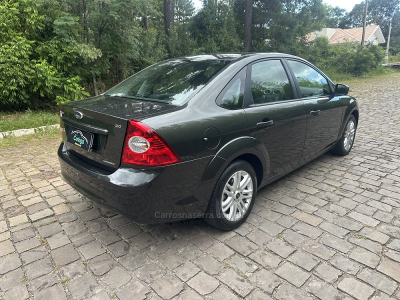 FOCUS 2.0 GLX SEDAN 16V GASOLINA 4P AUTOMÁTICO - 2013 - NOVA PRATA