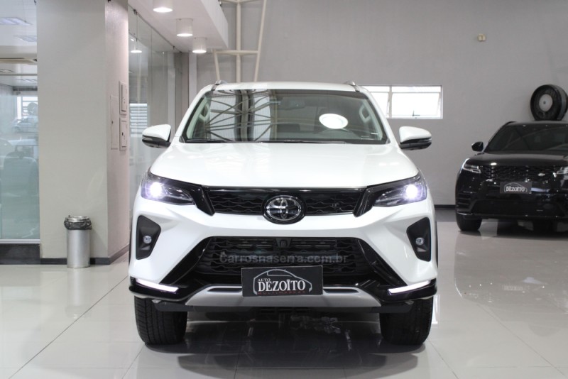 HILUX SW4 2.8 4X4 SRX PLATINUM TURBO 7 LUGARES DIESEL 4P AUTOMÁTICO - 2025 - CAXIAS DO SUL