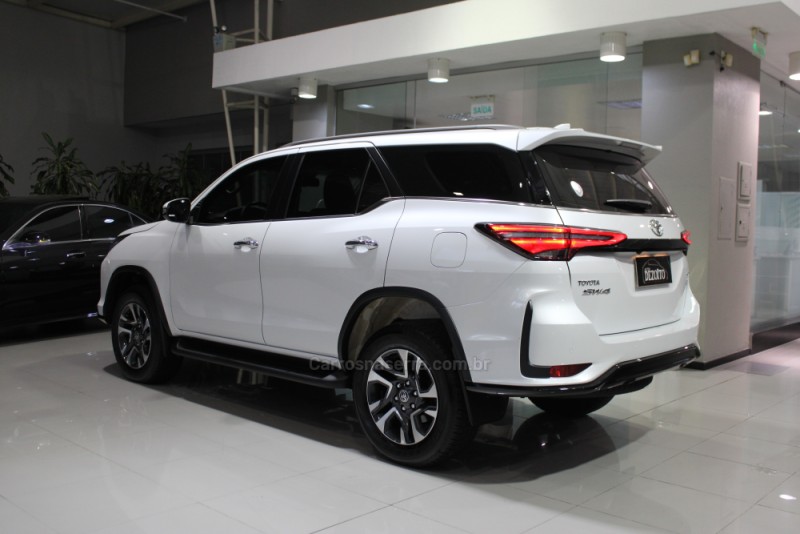 HILUX SW4 2.8 4X4 SRX PLATINUM TURBO 7 LUGARES DIESEL 4P AUTOMÁTICO - 2025 - CAXIAS DO SUL