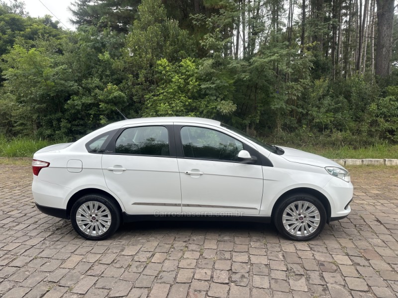 GRAND SIENA 1.6 MPI ESSENCE 16V FLEX 4P MANUAL - 2014 - NOVA PRATA