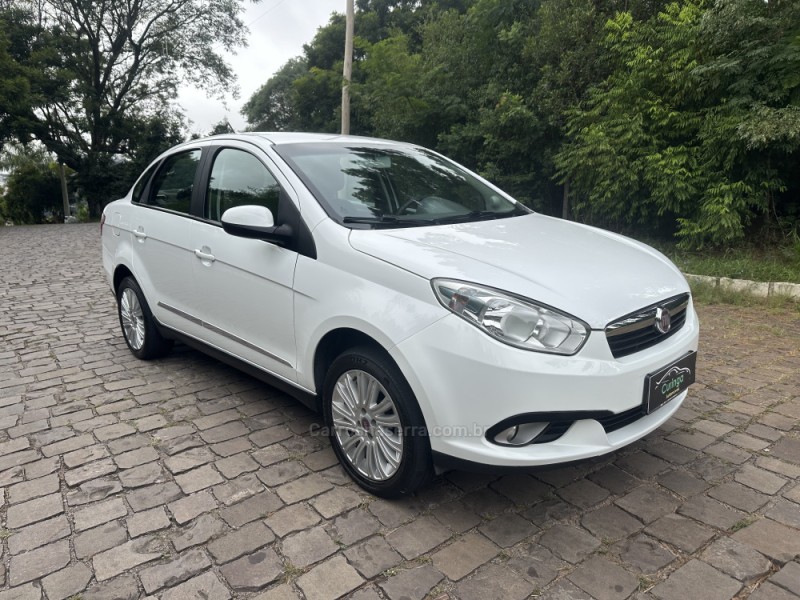 GRAND SIENA 1.6 MPI ESSENCE 16V FLEX 4P MANUAL - 2014 - NOVA PRATA