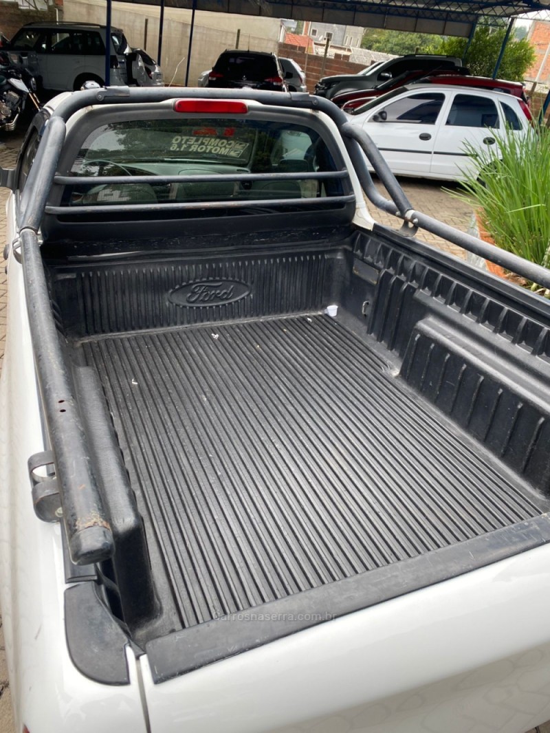 COURIER 1.6 L 8V FLEX MANUAL - 2012 - CANELA