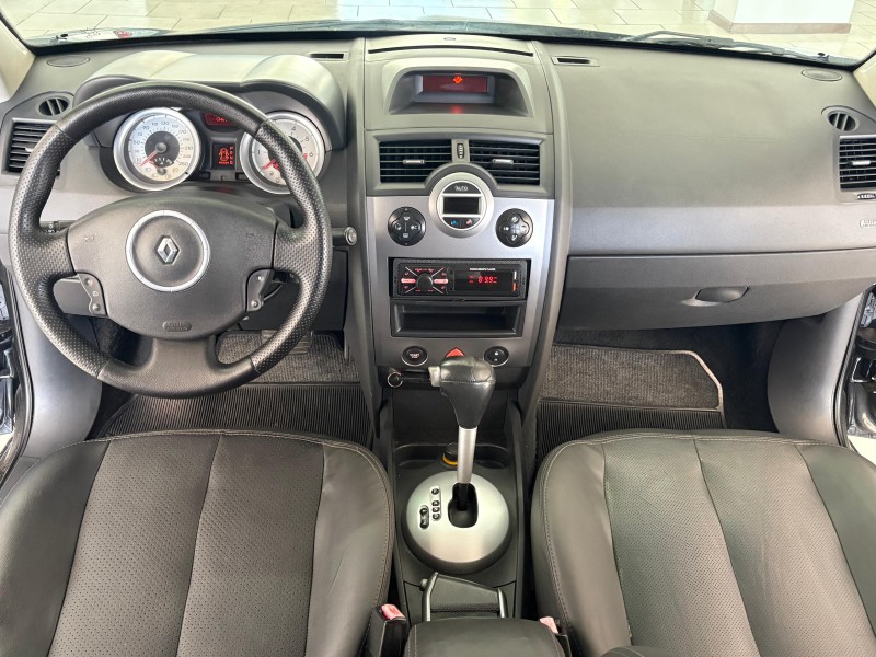 MÉGANE 2.0 DYNAMIQUE GRAND TOUR 16V GASOLINA 4P AUTOMÁTICO - 2011 - BENTO GONçALVES