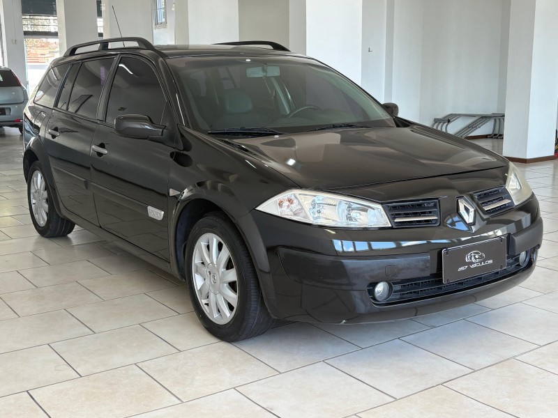 MÉGANE 2.0 DYNAMIQUE GRAND TOUR 16V GASOLINA 4P AUTOMÁTICO - 2011 - BENTO GONçALVES