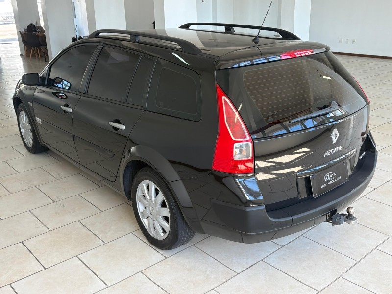 MÉGANE 2.0 DYNAMIQUE GRAND TOUR 16V GASOLINA 4P AUTOMÁTICO - 2011 - BENTO GONçALVES