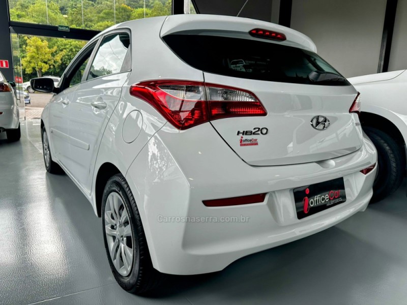 HB20 1.0 COMFORT PLUS 12V TURBO FLEX 4P MANUAL - 2018 - TRêS COROAS