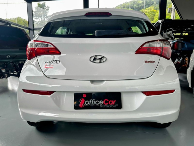 HB20 1.0 COMFORT PLUS 12V TURBO FLEX 4P MANUAL - 2018 - TRêS COROAS