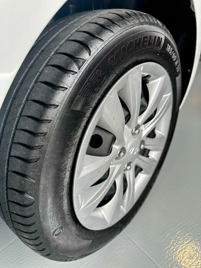 HB20 1.0 COMFORT PLUS 12V TURBO FLEX 4P MANUAL - 2018 - TRêS COROAS