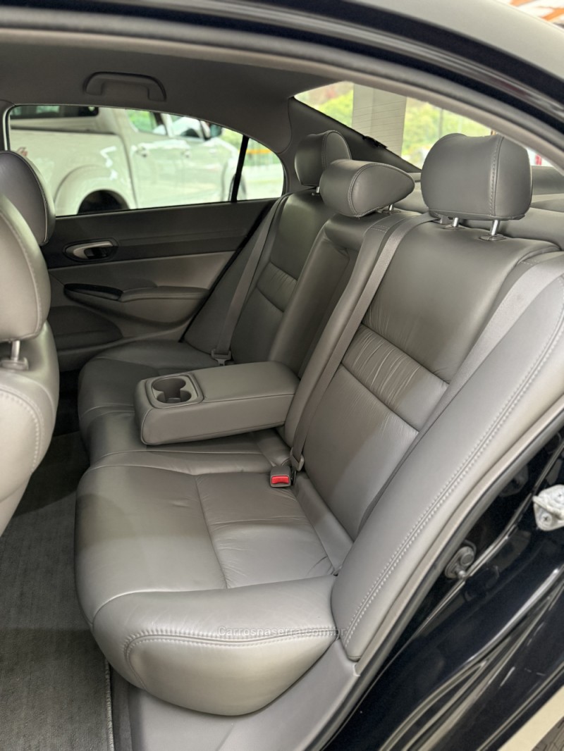 CIVIC 1.8 LXS 16V FLEX 4P MANUAL - 2010 - FARROUPILHA