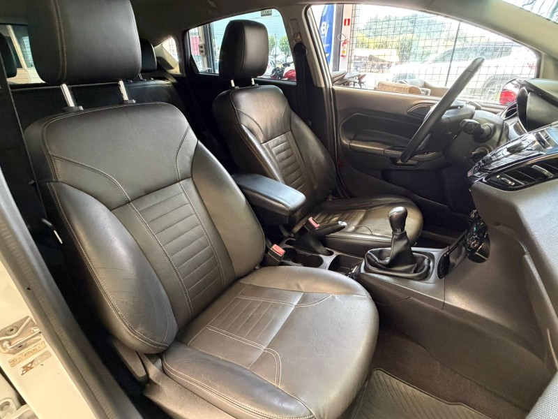 FIESTA 1.6 TITANIUM HATCH 16V FLEX 4P MANUAL - 2015 - CAXIAS DO SUL