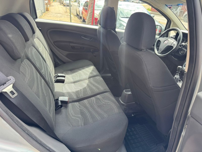 PUNTO 1.4 ELX 8V FLEX 4P MANUAL - 2010 - VACARIA