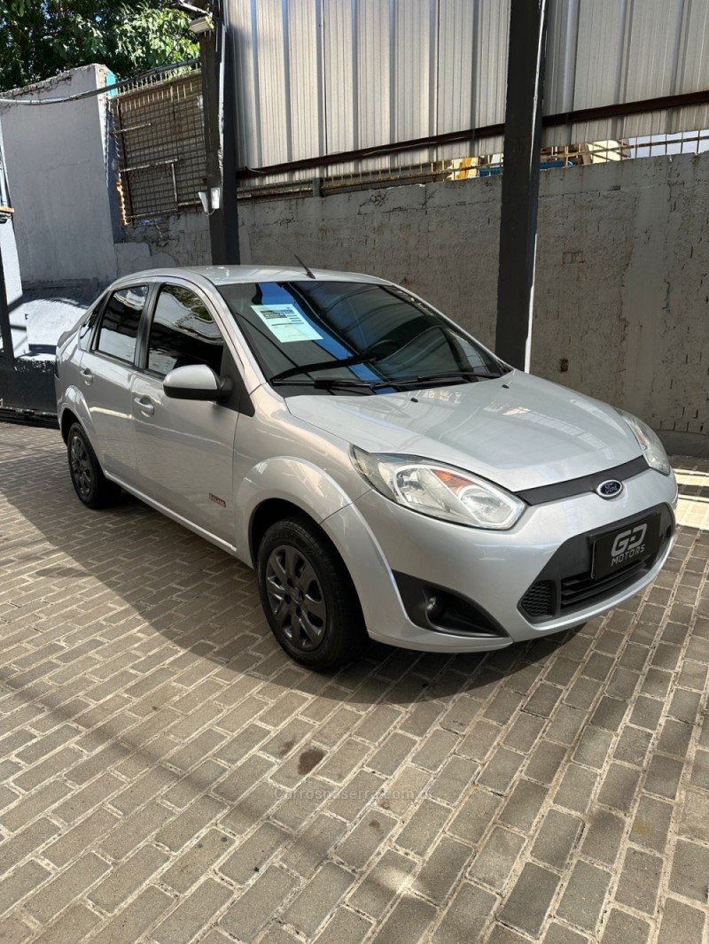 FIESTA 1.6 ROCAM SE SEDAN 8V FLEX 4P MANUAL - 2012 - PASSO FUNDO