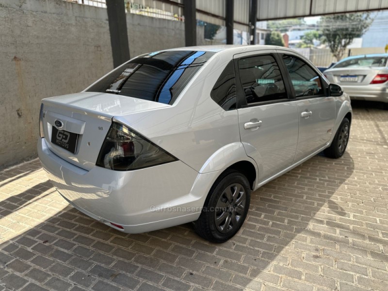 FIESTA 1.6 ROCAM SE SEDAN 8V FLEX 4P MANUAL - 2012 - PASSO FUNDO