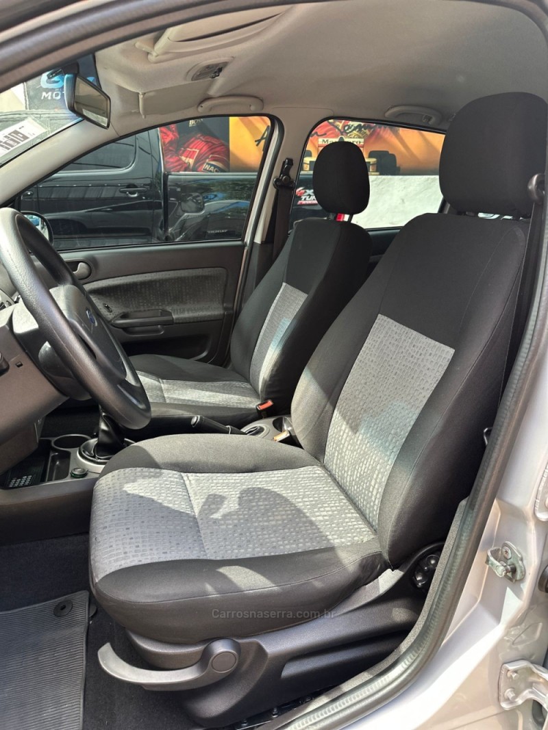 FIESTA 1.6 ROCAM SE SEDAN 8V FLEX 4P MANUAL - 2012 - PASSO FUNDO