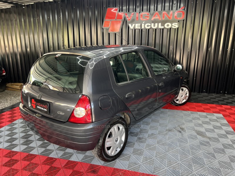 CLIO 1.0 RN 8V GASOLINA 4P MANUAL - 2002 - CAXIAS DO SUL