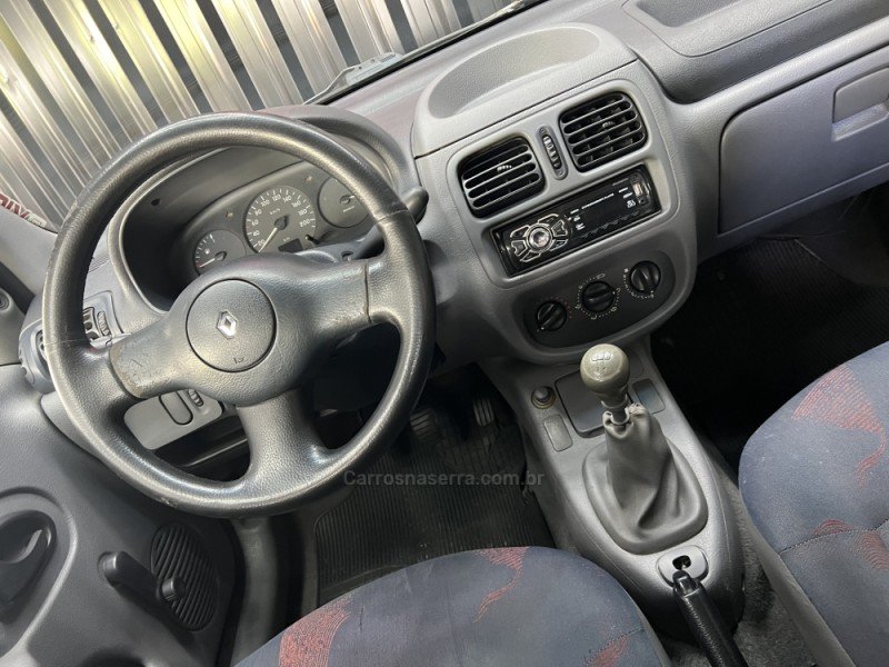CLIO 1.0 RN 8V GASOLINA 4P MANUAL - 2002 - CAXIAS DO SUL