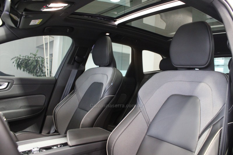 XC60 2.0 T8 ULTIMATE DARK AWD HIBRIDO 4P AUTOMÁTICO  - 2024 - CAXIAS DO SUL