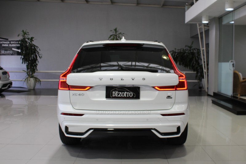 XC60 2.0 T8 ULTIMATE DARK AWD HIBRIDO 4P AUTOMÁTICO  - 2024 - CAXIAS DO SUL