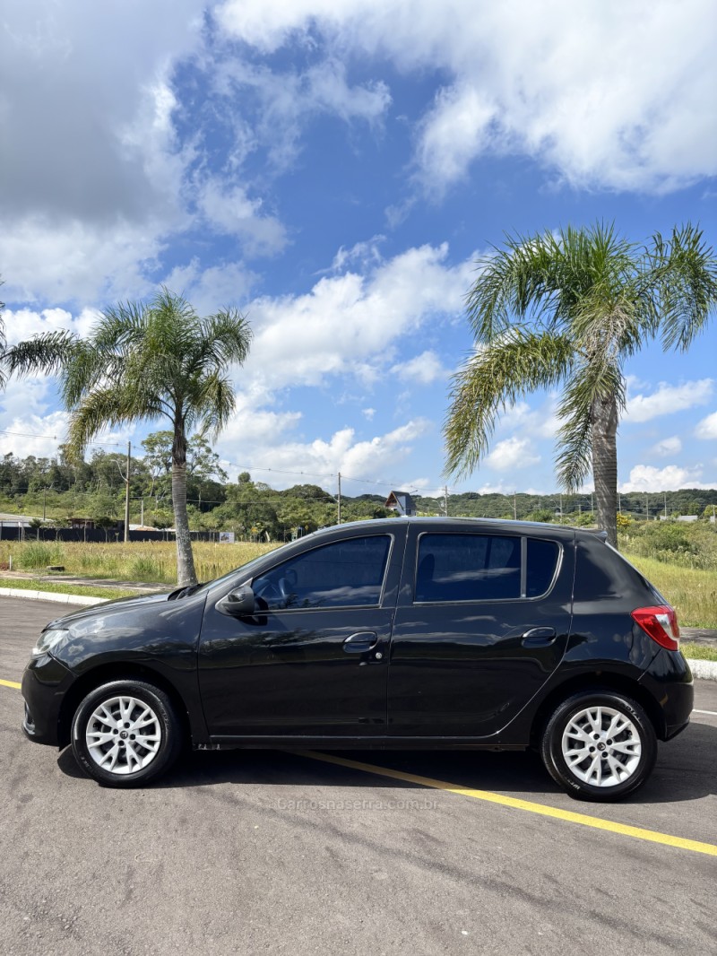SANDERO 1.0 EXPRESSION 16V FLEX 4P MANUAL - 2015 - CARLOS BARBOSA