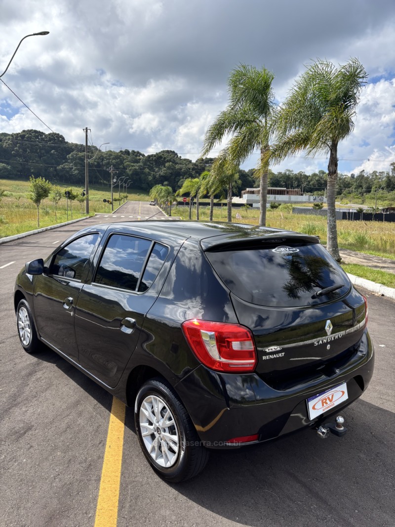 SANDERO 1.0 EXPRESSION 16V FLEX 4P MANUAL - 2015 - CARLOS BARBOSA