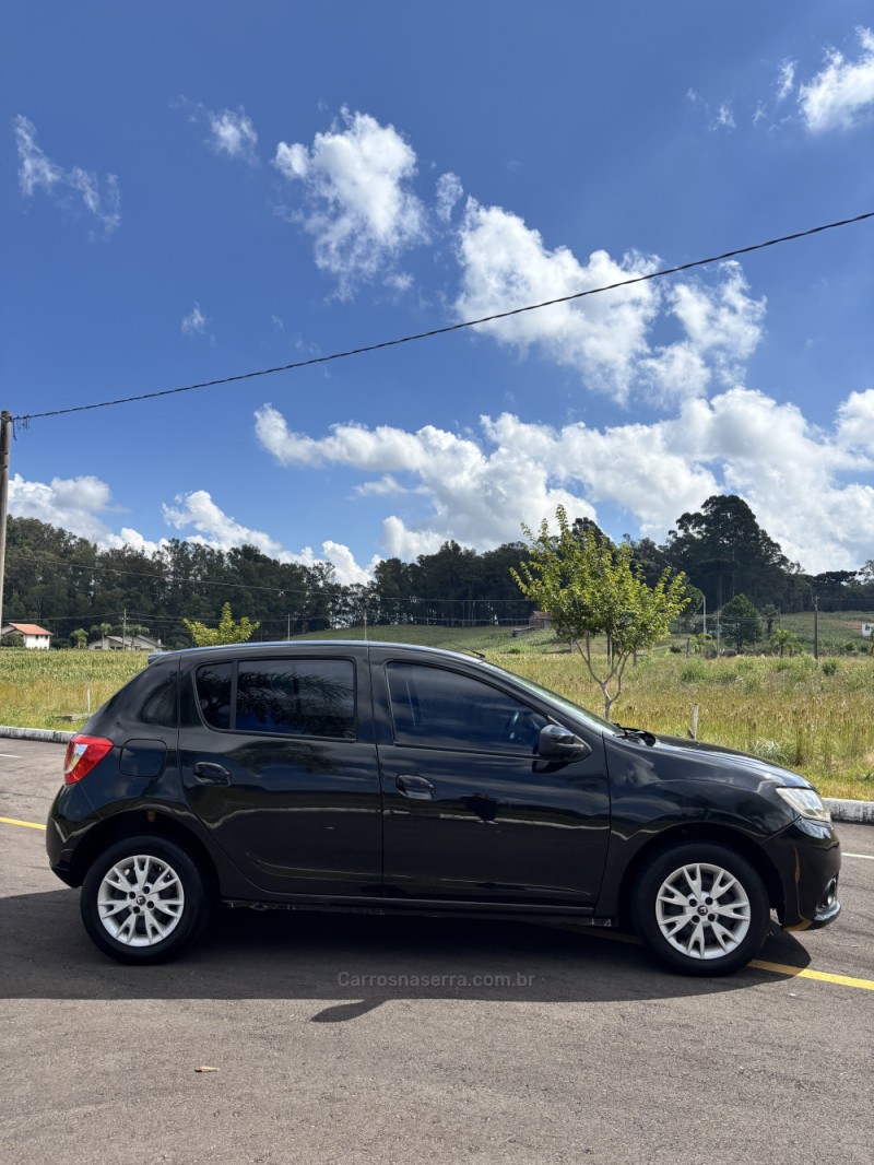 SANDERO 1.0 EXPRESSION 16V FLEX 4P MANUAL - 2015 - CARLOS BARBOSA