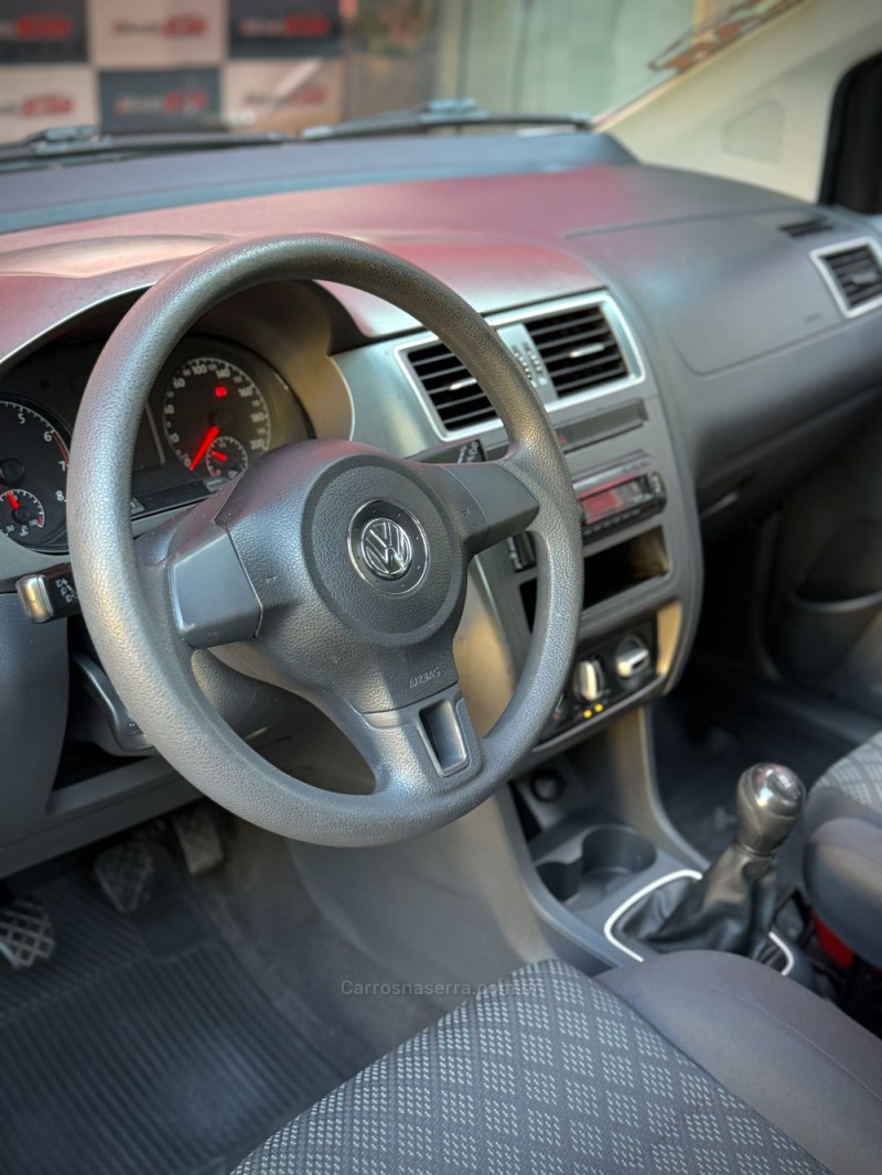 FOX 1.0 MI TRENDLINE 8V FLEX 4P MANUAL - 2015 - ESTâNCIA VELHA