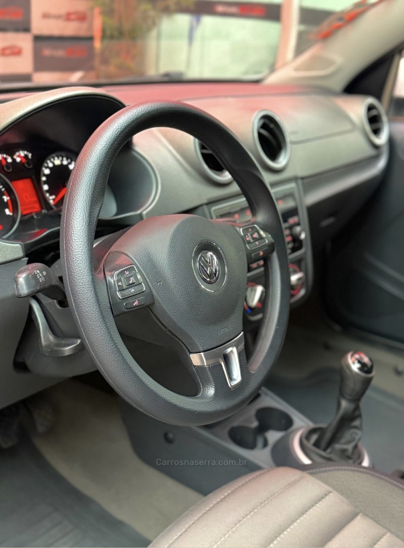 VOYAGE 1.6 MI HIGHLINE 8V FLEX 4P MANUAL - 2014 - ESTâNCIA VELHA