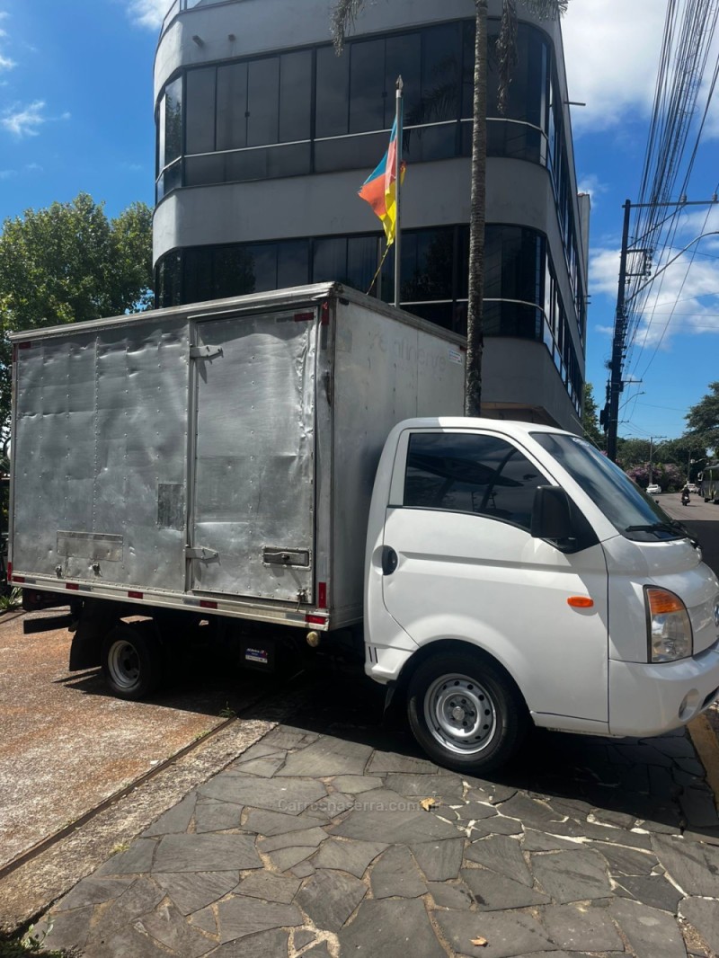 HR 2.5 TCI HD BAU 4X2 8V 97CV TURBO INTERCOOLER DIESEL 2P MANUAL - 2010 - CARLOS BARBOSA