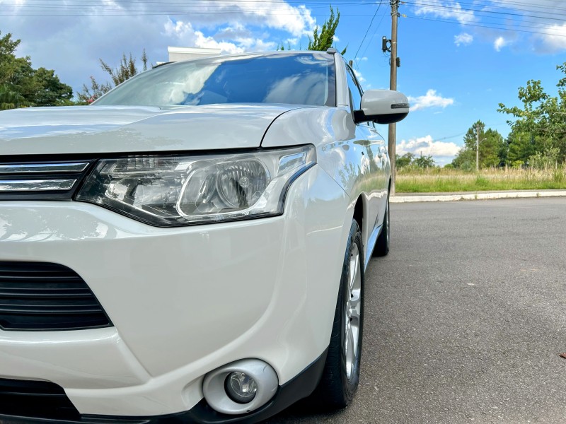OUTLANDER 3.0 GT 4X4 V6 24V GASOLINA 4P AUTOMÁTICO - 2014 - BENTO GONçALVES