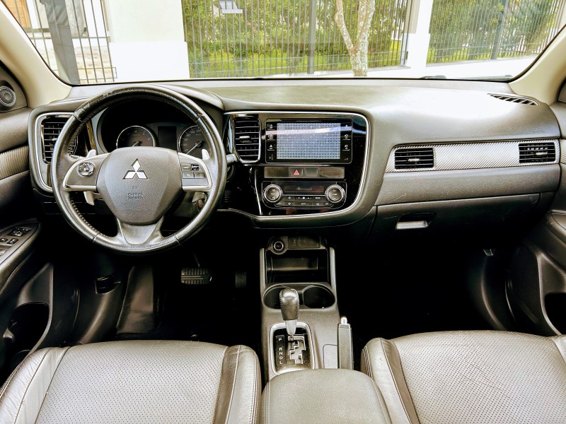 OUTLANDER 3.0 GT 4X4 V6 24V GASOLINA 4P AUTOMÁTICO - 2014 - BENTO GONçALVES
