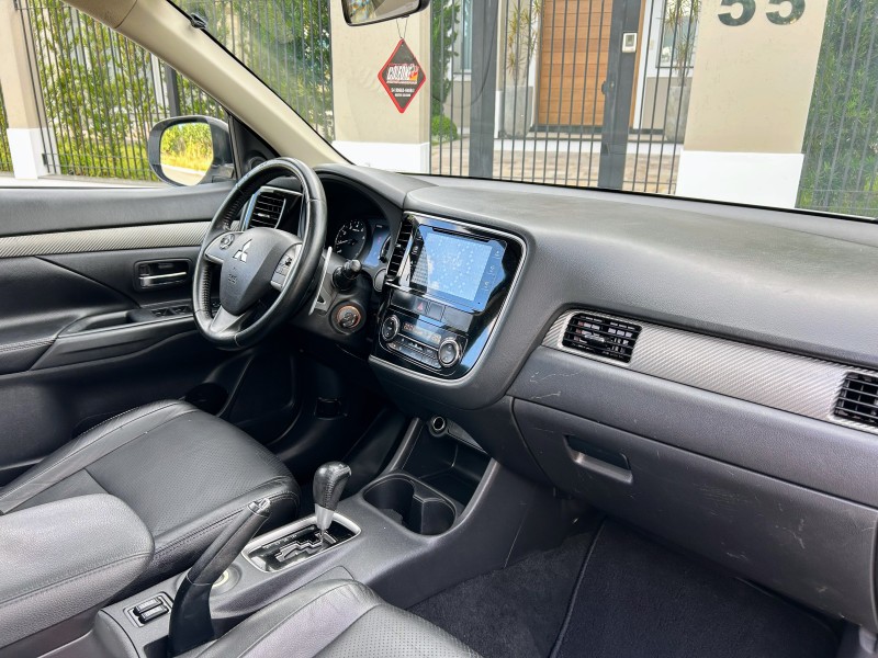 OUTLANDER 3.0 GT 4X4 V6 24V GASOLINA 4P AUTOMÁTICO - 2014 - BENTO GONçALVES