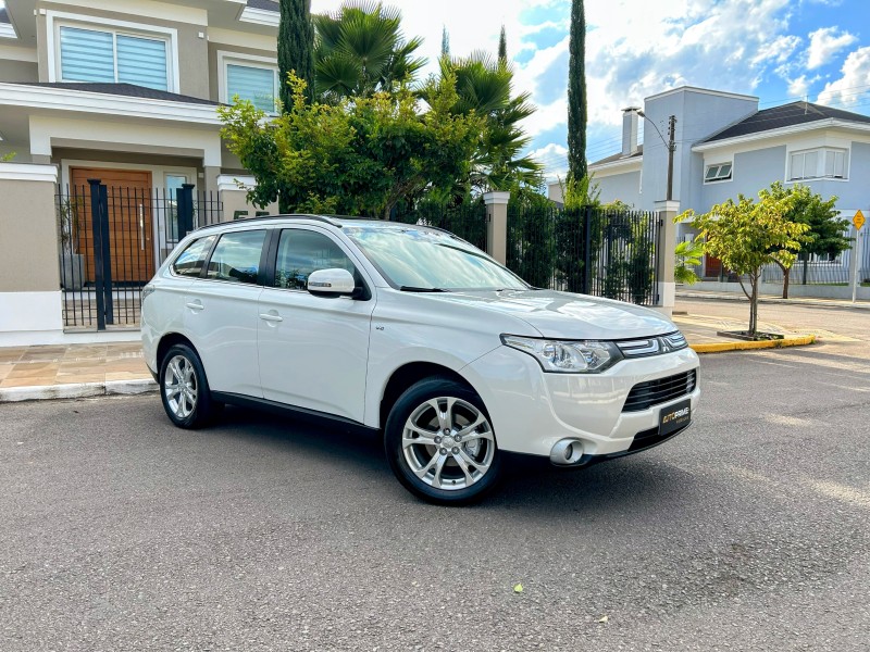 OUTLANDER 3.0 GT 4X4 V6 24V GASOLINA 4P AUTOMÁTICO - 2014 - BENTO GONçALVES